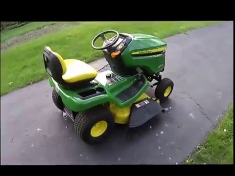 Overview of John Deere X370 lawn tractor