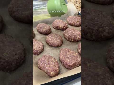 🍽️В меню у нас сегодня: Суп с яичной лентой, Духовые котлеты с макаронами, Салат из 3х ингредиентов