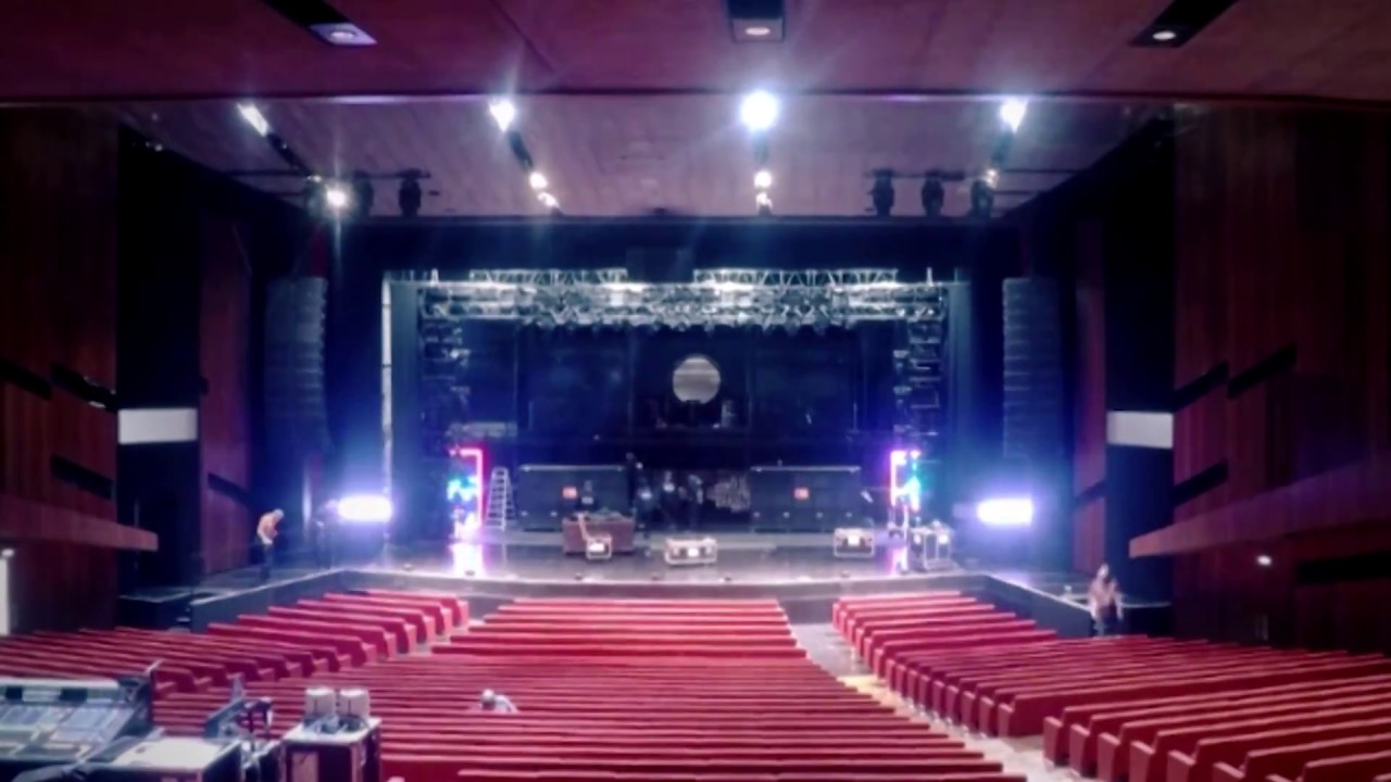 Der Bühnenaufbau für die Blue Man Group in nur 55 Sekunden