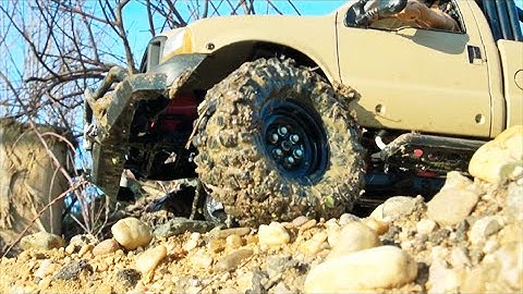 RC ford f350 truck action / big v8 sound / cool scenery