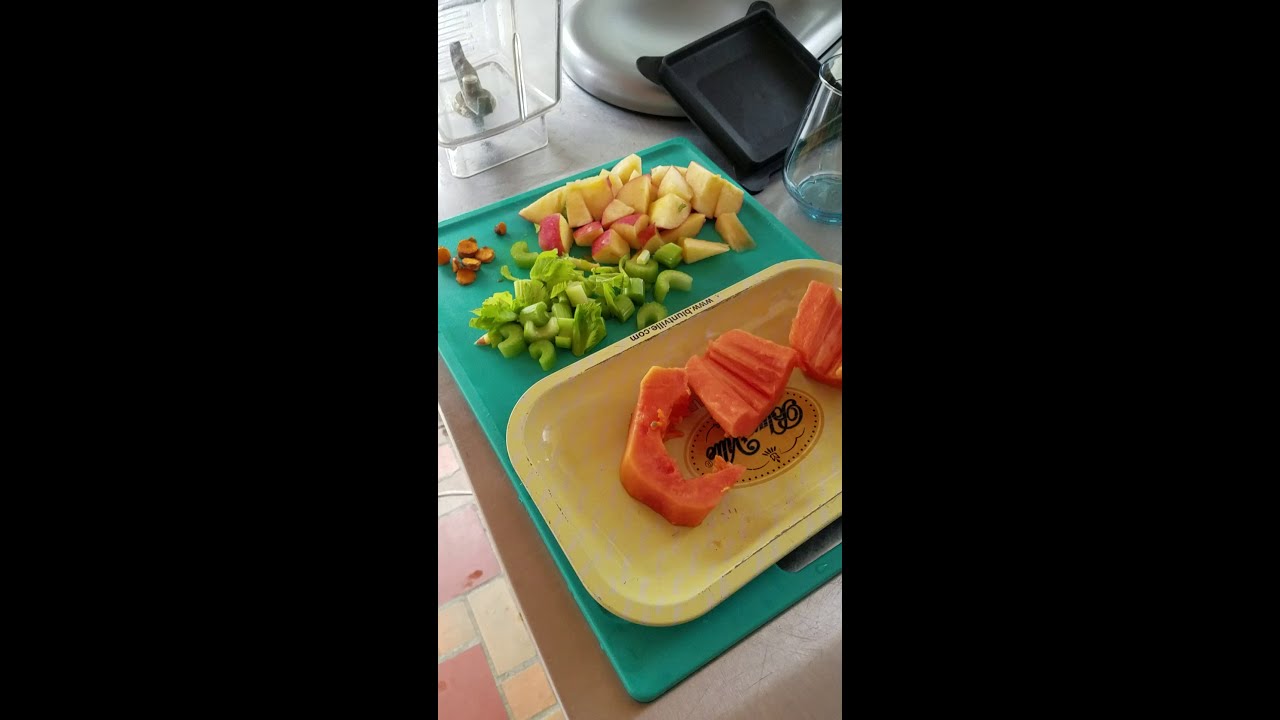 Detox Smoothies with Turmeric y Papaya - YouTube