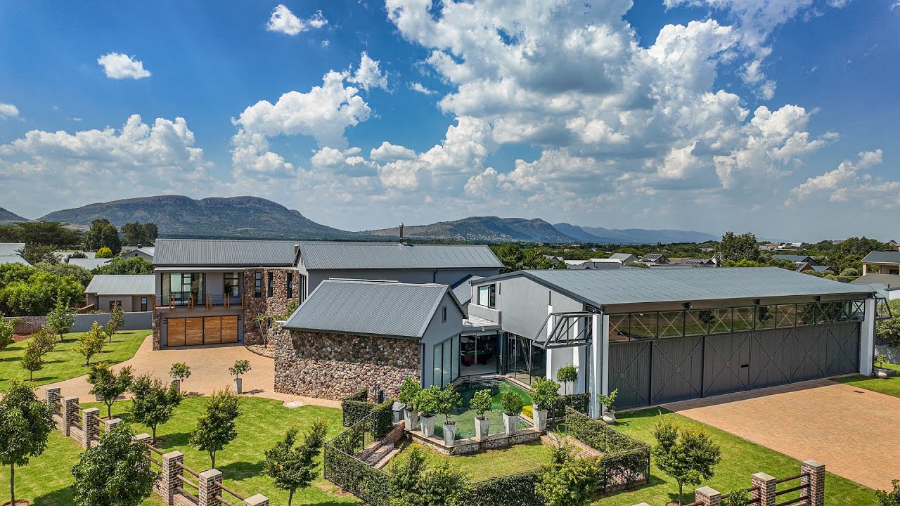 5 Bedroom Home with Aviation Hangar For Sale | The Coves