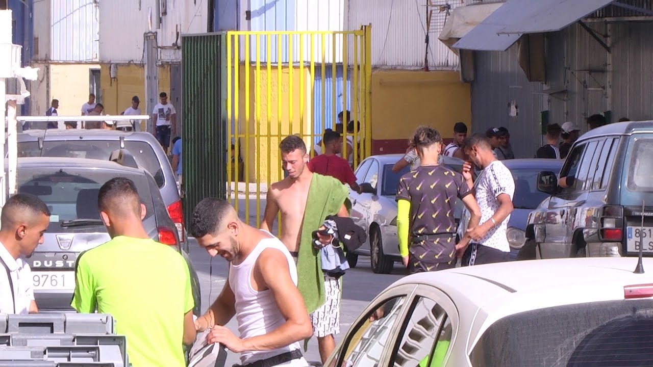 De polígono comercial a “refugio de inmigrantes”, la transformación de las naves del Tarajal