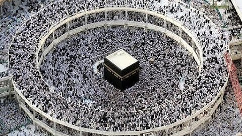 من الحرم ( وَإِذْ قَالَ مُوسَىٰ لِقَوْمِهِ يَا قَوْمِ لِمَ تُؤْذُونَنِي ) .  سورة الصف ..