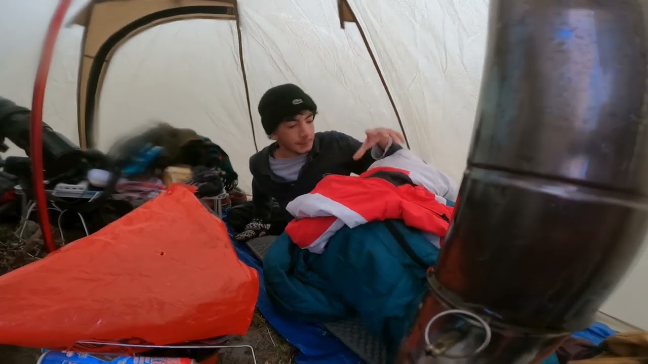 روعة التخييم في بحيرة اغولميم على ارتفاع 1700م مع جو بارد وعواصف بردية ورعود قوية