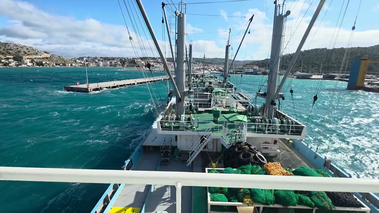 KENTA MARU BERTHING MANEUVER WITH HIGH SEAS OF NORTHLY STORM