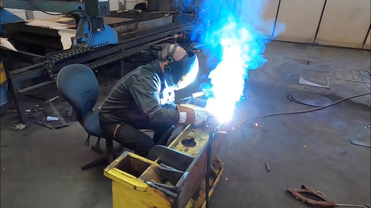 Volvo bm cold start, ”Esab hommia” ja näe lingon jalakset aidossa työssä.