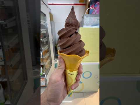 官心你的食衣住行育樂 🍦 2023年12月19日 台中 🍨 18度C巧克力工房 霜淇淋 7-ELEVEN 經典 ice cream 酷炫 7-11 黑色 聯名 竹探門市 冰淇淋 濃郁 可口 苦甜 爽啦