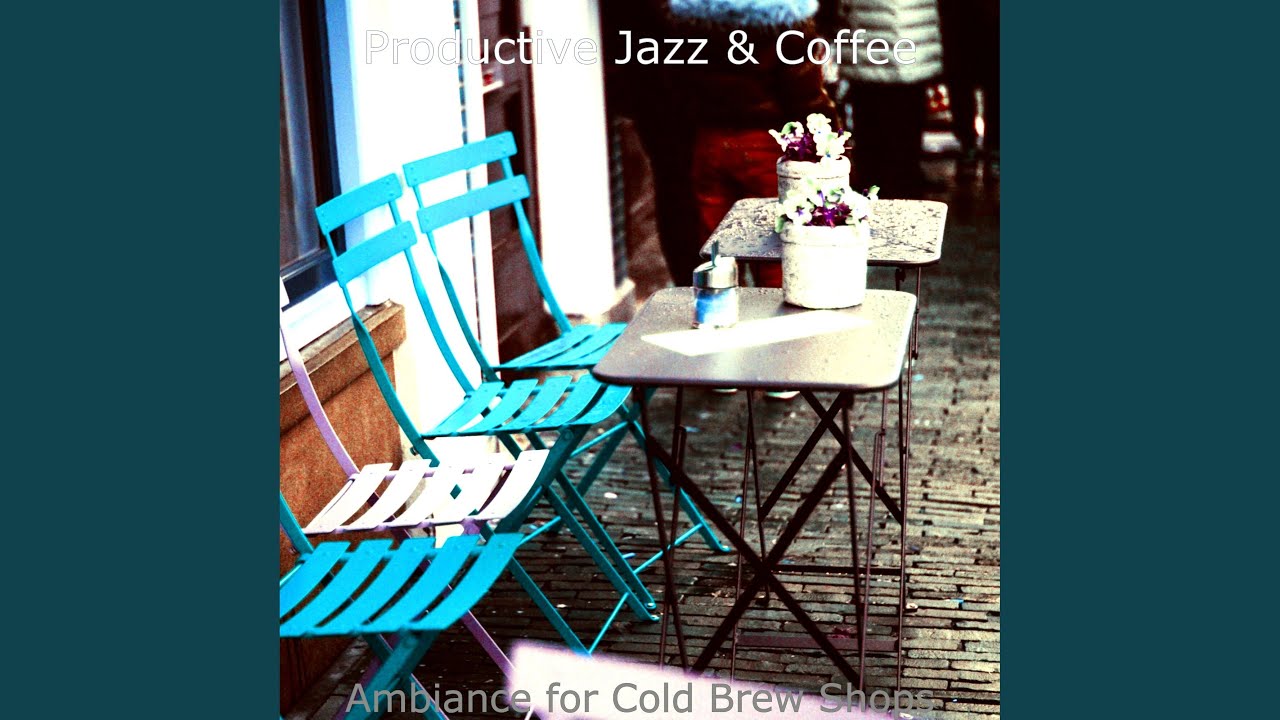 Simplistic Ambiance for Outdoor Dining