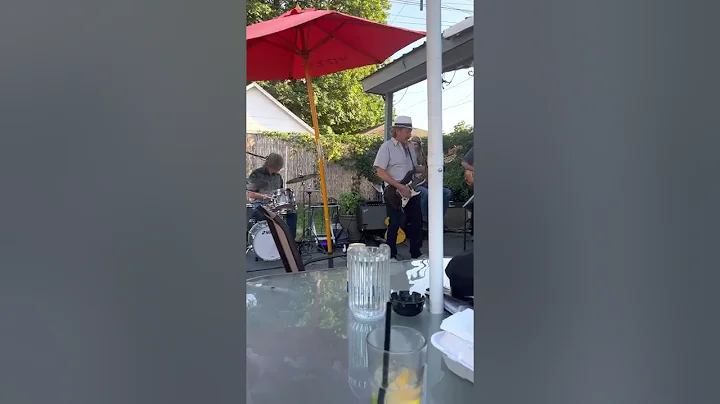 Shuffle Dawgs  featuring Bobby Patterson