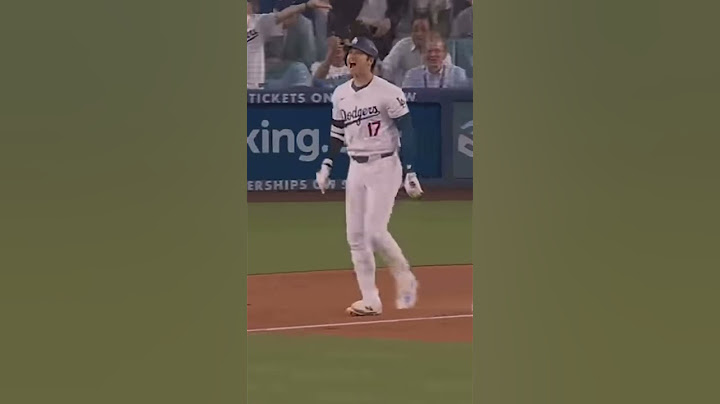 Shohei Ohtani Ties up the game with a 3 run homer!