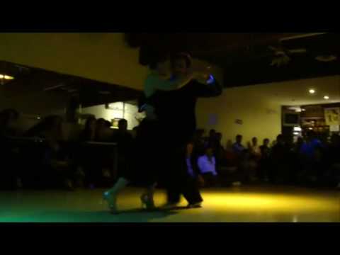 JOSE HALFON Y VIRGINIA CUTILLO EN LA MILONGA 10 (JULIO 2010) 4/4