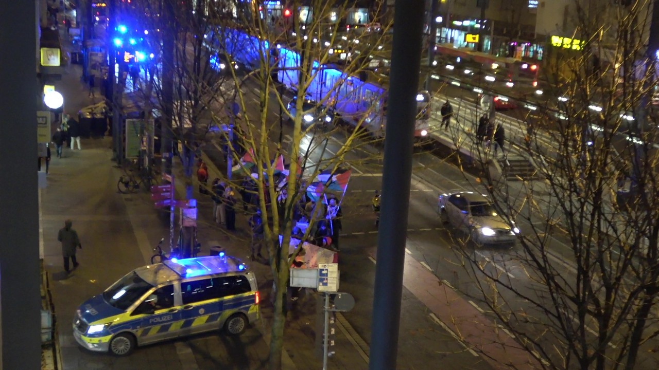 Polizei begleitet 2 Demos am Bertha-von-Suttner-Platz am 29.01.26