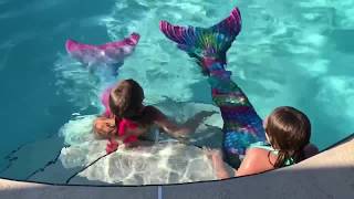 1st TIME PUTTING ON AND SWIMMING WITH A MERMAID TAIL/FIN