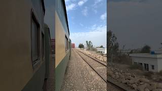 Bahudin Zikria 25up towards Multan #train #railway #railwaycontent #automobile #railroad