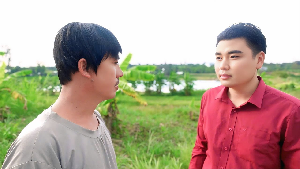 Мужчина спас Ань и помог предотвратить мошенничество, в то время как Фыонг продолжал искать отель...