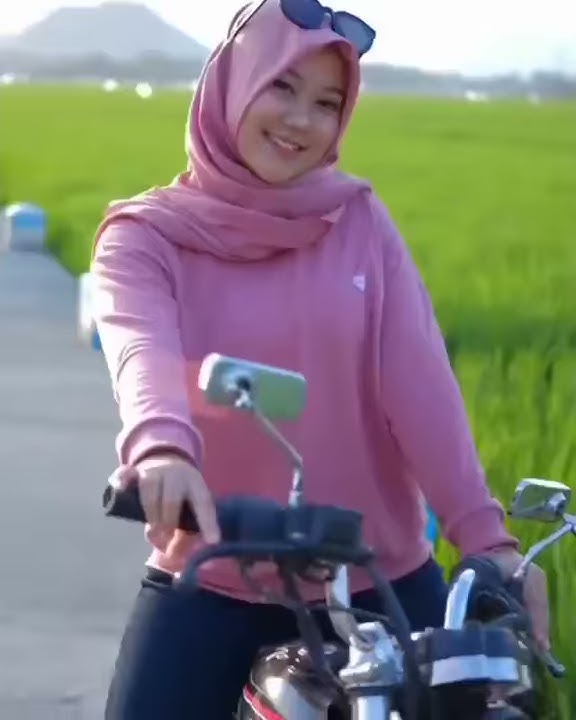 🔴CEWEK CANTIK NAIK MOTOR CB l Story'Wa Keren Motor Honda CB!! (Video 30 detik)