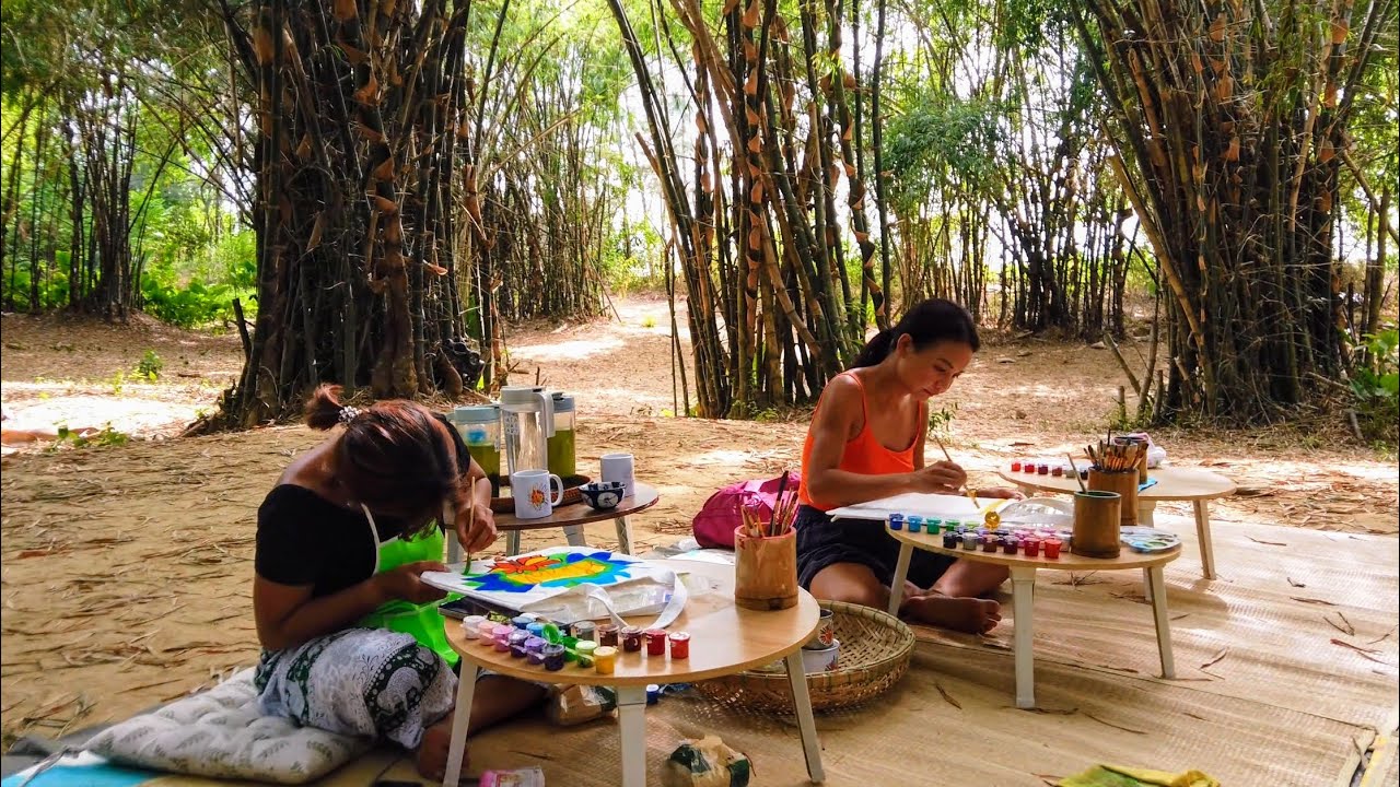 Trang & Herah painting in the bamboo garden in Hoi An, Vietnam┃Acrylic painting at Mia Mai Art