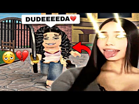 Latina voice TROLLING chuds in MM2 😂