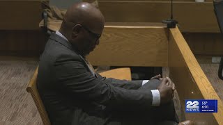 Jury deliberates on verdict in Darryl Moss termination lawsuit