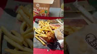 Volwassen Eten Kindermenu Om Te Bezuinigen