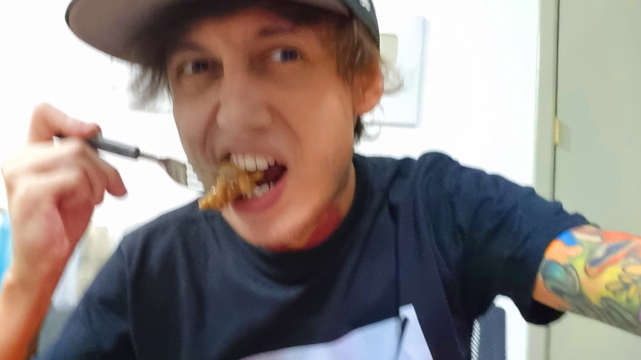 A COMIDA TA AZEDA! TA FEDIDA! TA ESTRAGADA!!!