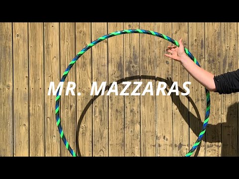 Dieses Video zeigt unser Hula Hoop Modell &quot;Mr. Mazzaras&quot; in Bewegung bei Sonnenlicht. Tapes: scarabeus / iridium blue / 12 mm neon green grip / 12 mm navy bl...