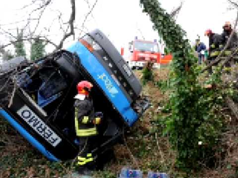 Video: Come Bypassare Un Autobus Fermo