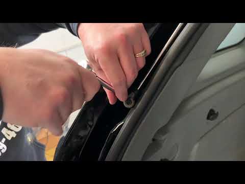 How To Replace 2005-2010 Jeep Grand Cherokee Rear Lift Gate Struts/Shocks