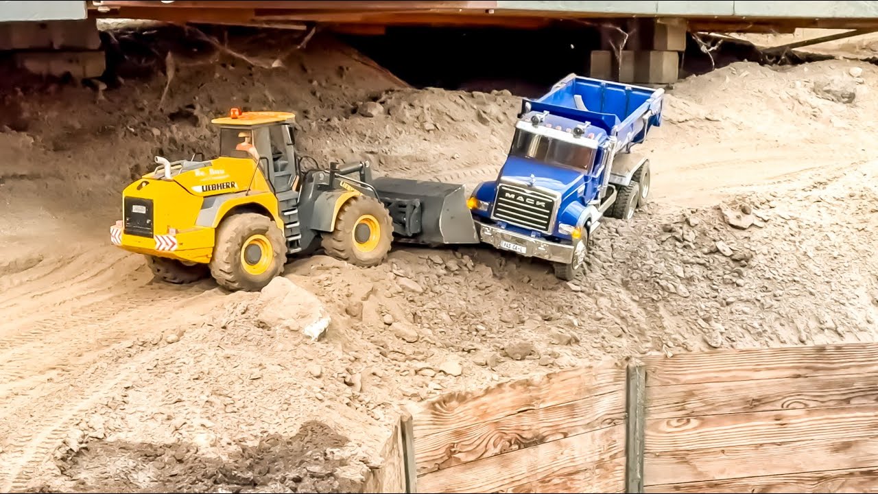 TRUCK RESCUE, MEGA TRACTORS AND RC TRUCKS COLLECTION!!