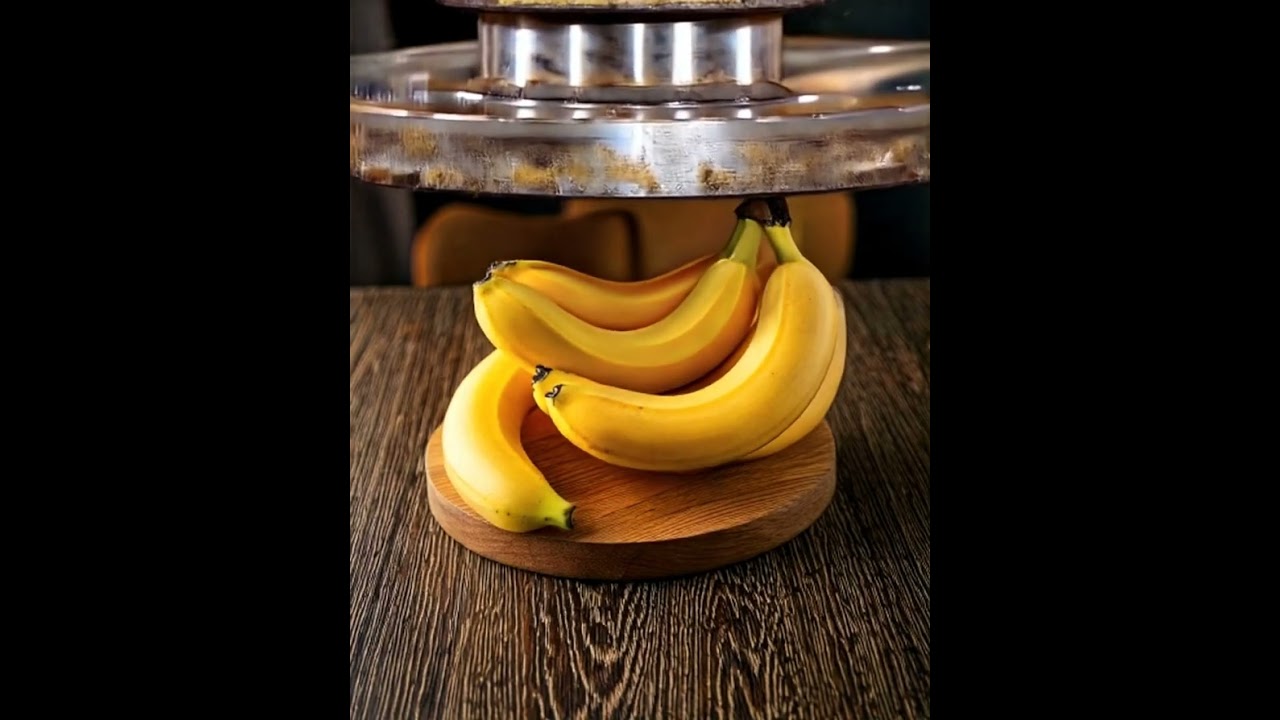 🔥 "What Happens When a Hydraulic Press Crushes a Banana?" 