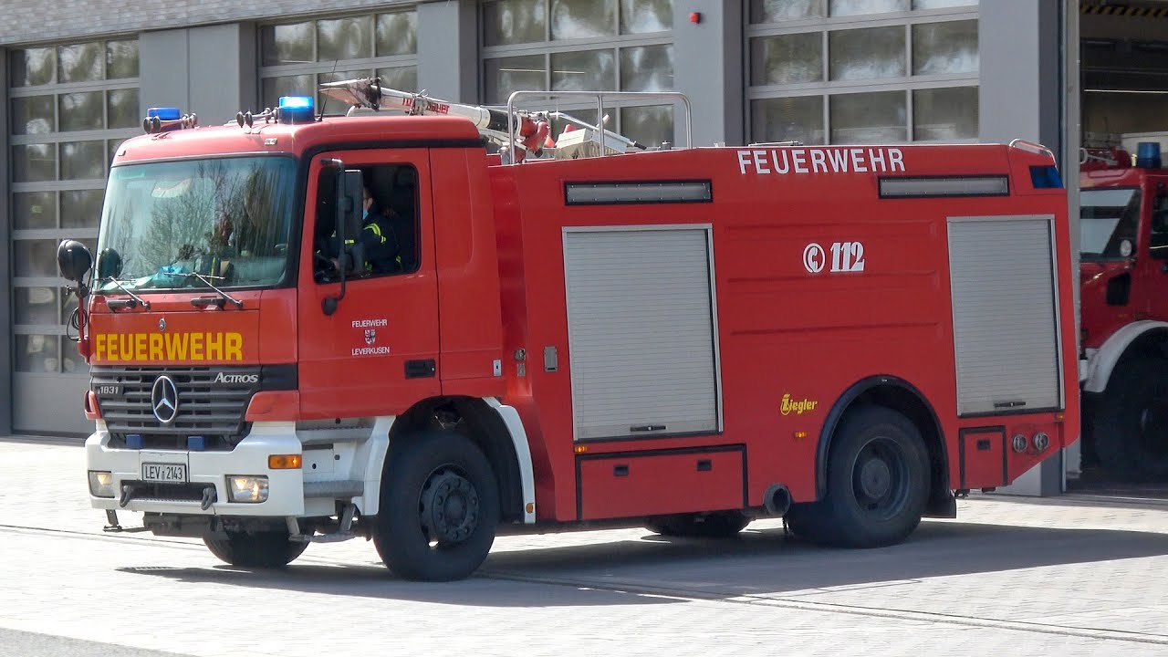[LKW-Brand auf A3] ELW, HLF 20 & PTLF 4000 der Berufsfeuerwehr ...