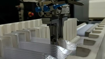 Full automatic forks packing system