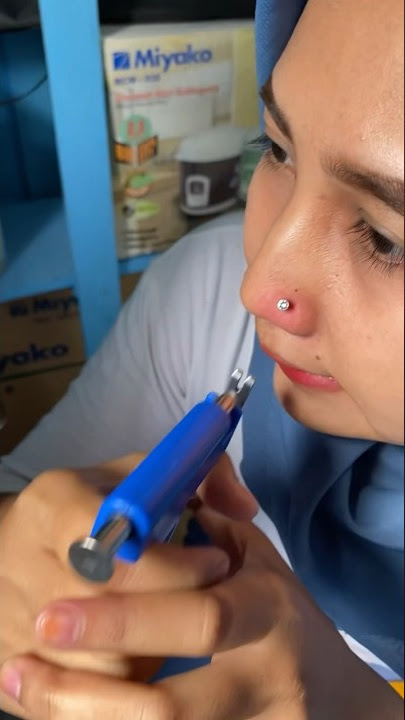 TINDIK HIDUNG SENDIRI #tindikhidung #tindiktelinga #percing #fypシ #fyp #shortvideo