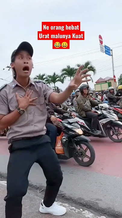 Viral .Seorang Pria Nyanyi di Lampu Merah ‼️#viral #viraltiktok #fyp