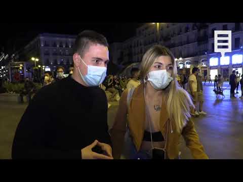 Miles de personas se entregan a la fiesta para celebrar el fin de la alarma