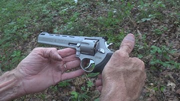 Cover Image for Taurus Raging Bull Model 444 Close up