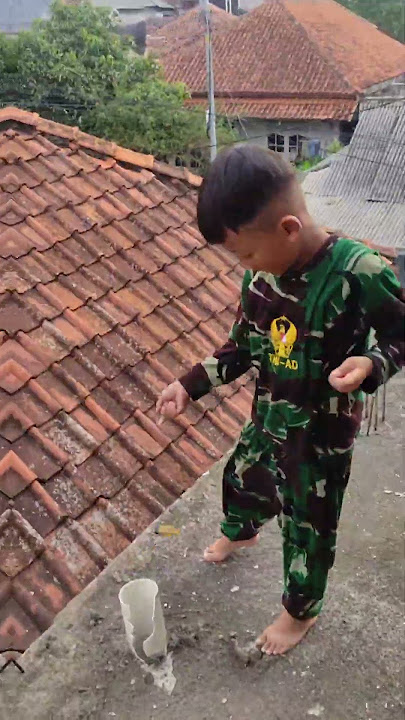 gawat kaka sama temen nya maen di pinggir loteng 😱😨 #shorts #trending