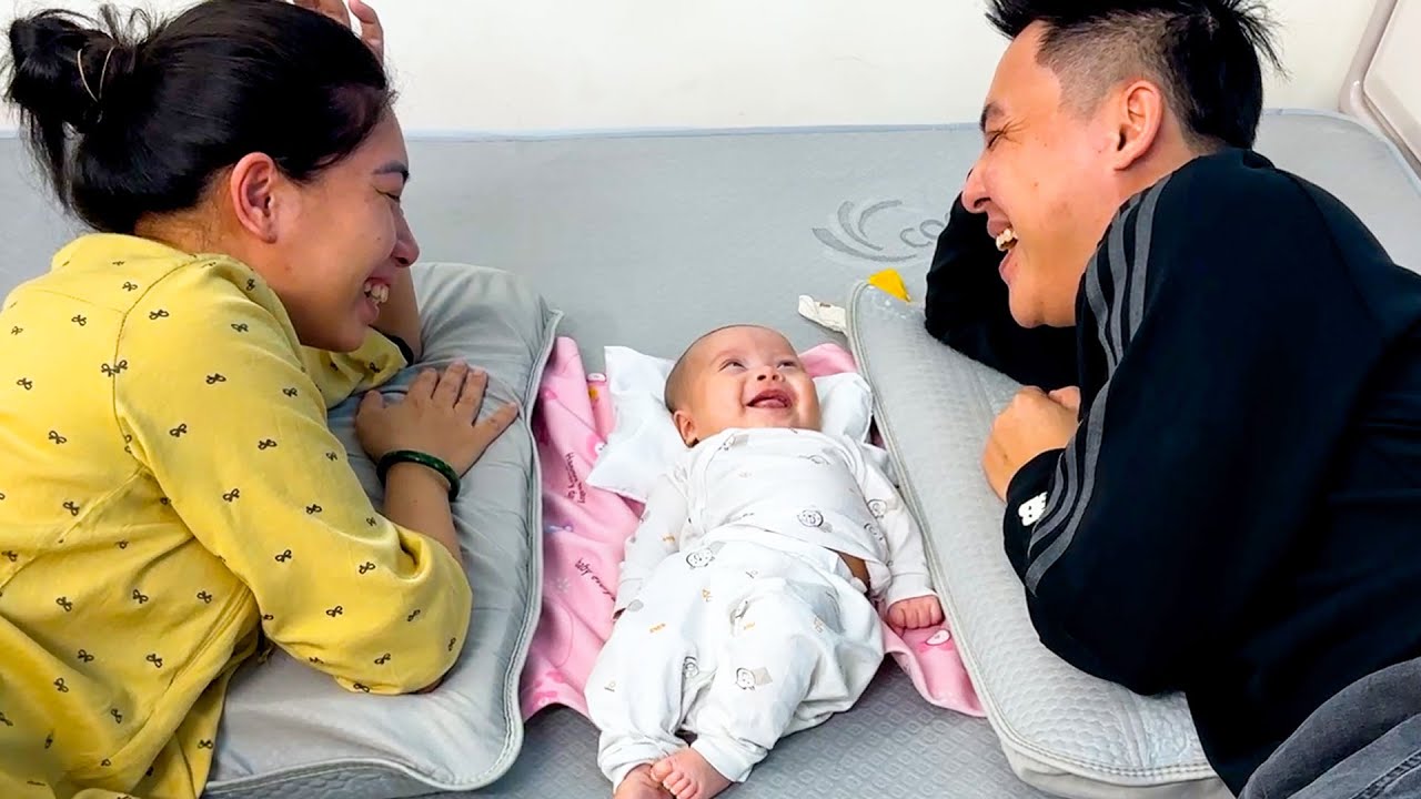 Does Baby Banh Bao prefer talking to her Dad or her Mom?