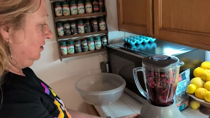 How to make pomegranate juice from fresh pomegranates?