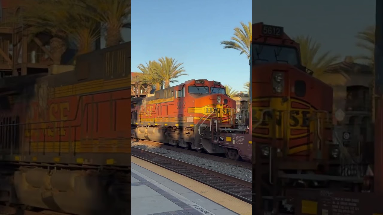 BNSF 6092 speed pass Fullerton station in the evening with a hornshow