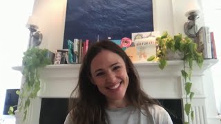 Jennifer Garners Cat Gets very Titillated By Venturing Outside In A Stroller