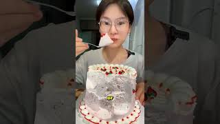 This Girl Ate Her Entire Birthday Cake 😲🎂