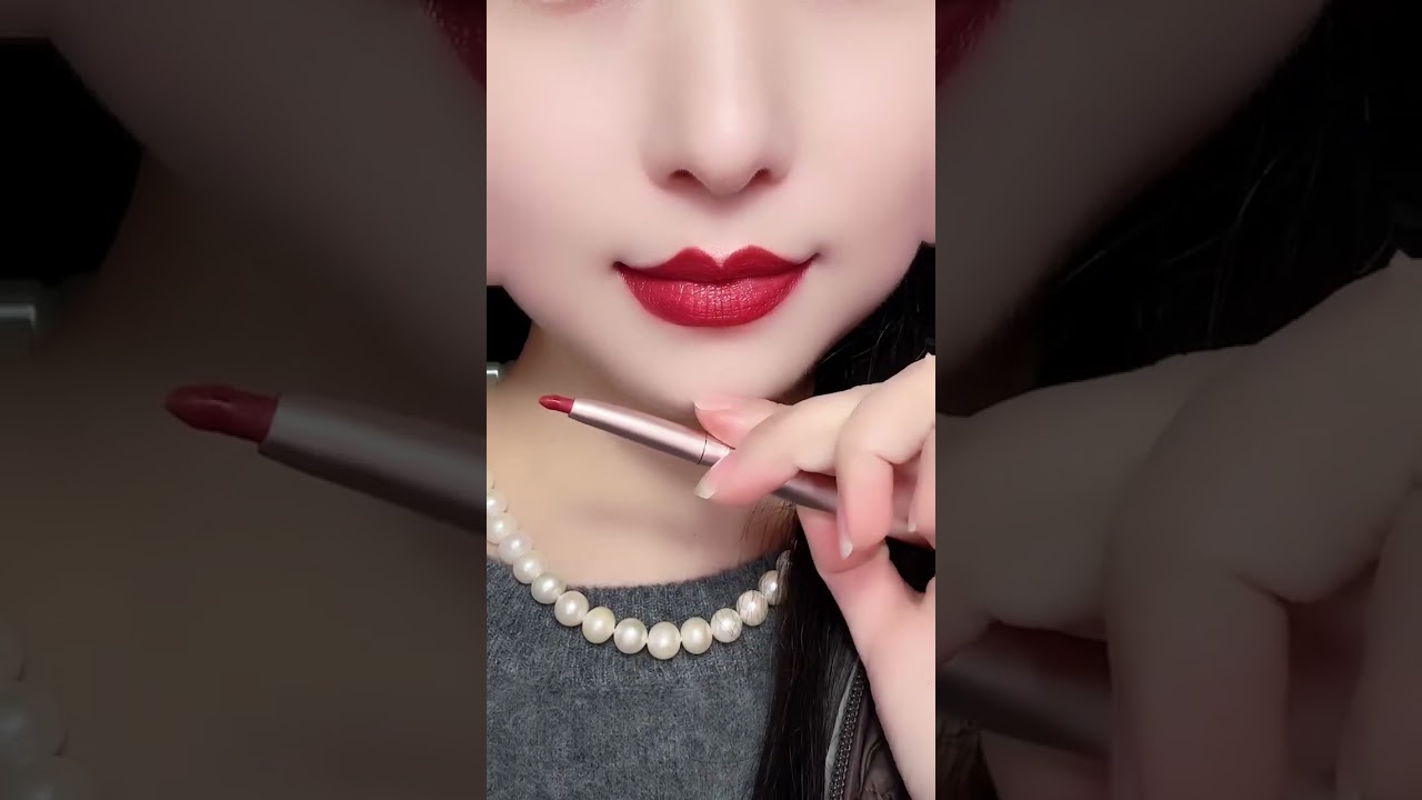 Classic Red Lips Look 💖