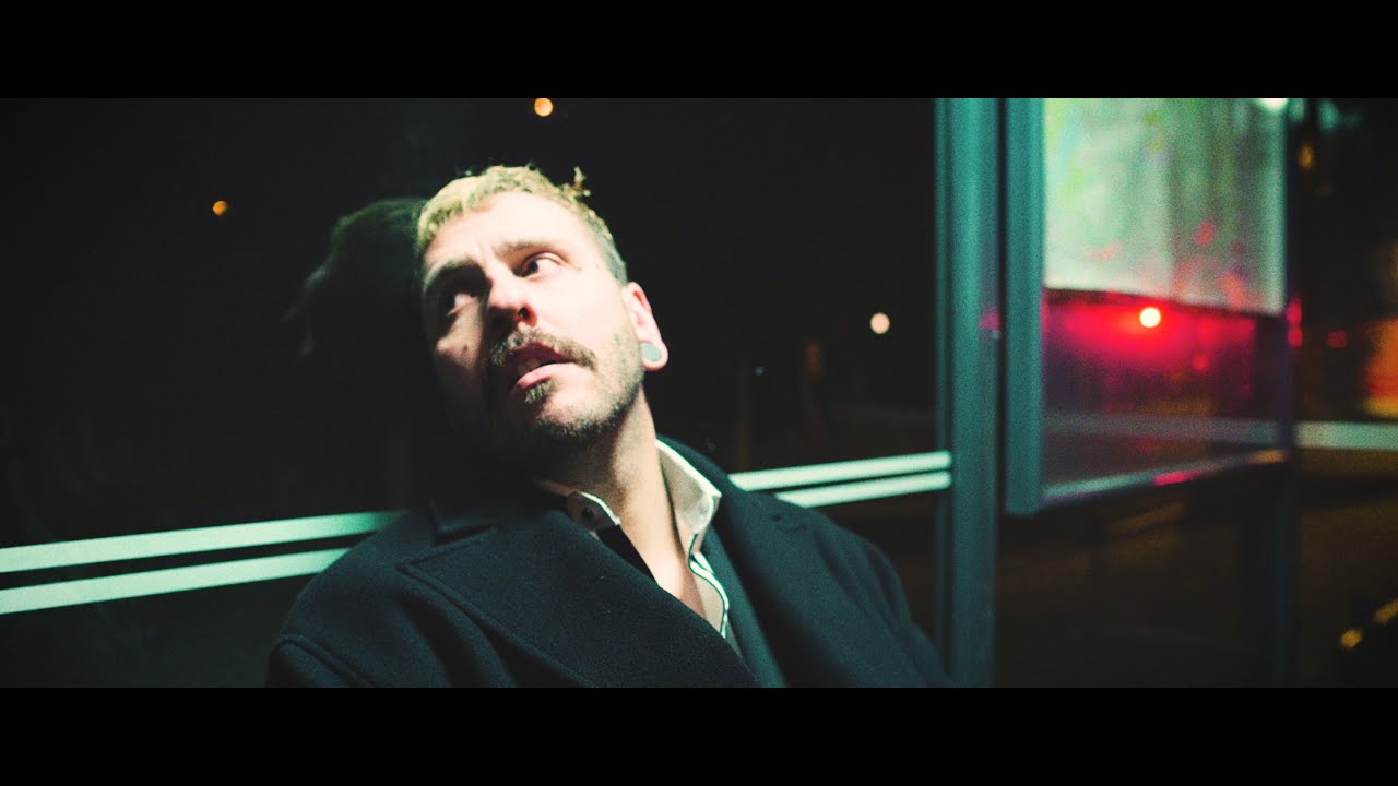 Watch Duerer - Gleis 2 (Offizielles Video) on YouTube Watch Duerer - Gleis 2 (Offizielles Video) on YouTube