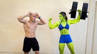 She-Hulk Showed Crazy Strength at the Gym!!