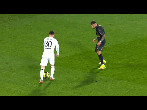 Lionel Messi showing