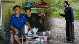 Manh asked Bac Chuc to help manage the house while he was away and couldn't take care of it