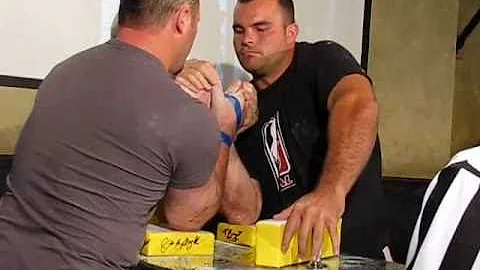 Sylvain Perron vs Travis Bagent.wmv