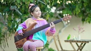 Ellen Alaverdyan (11yo) - fretless bass "quantum science" by Yousician.